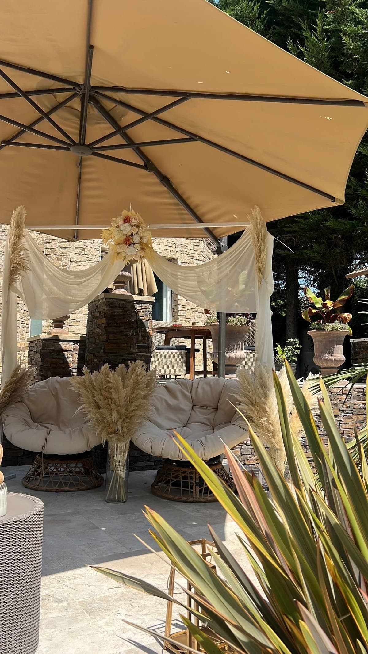Coin détente cosy avec fauteuils et pampa