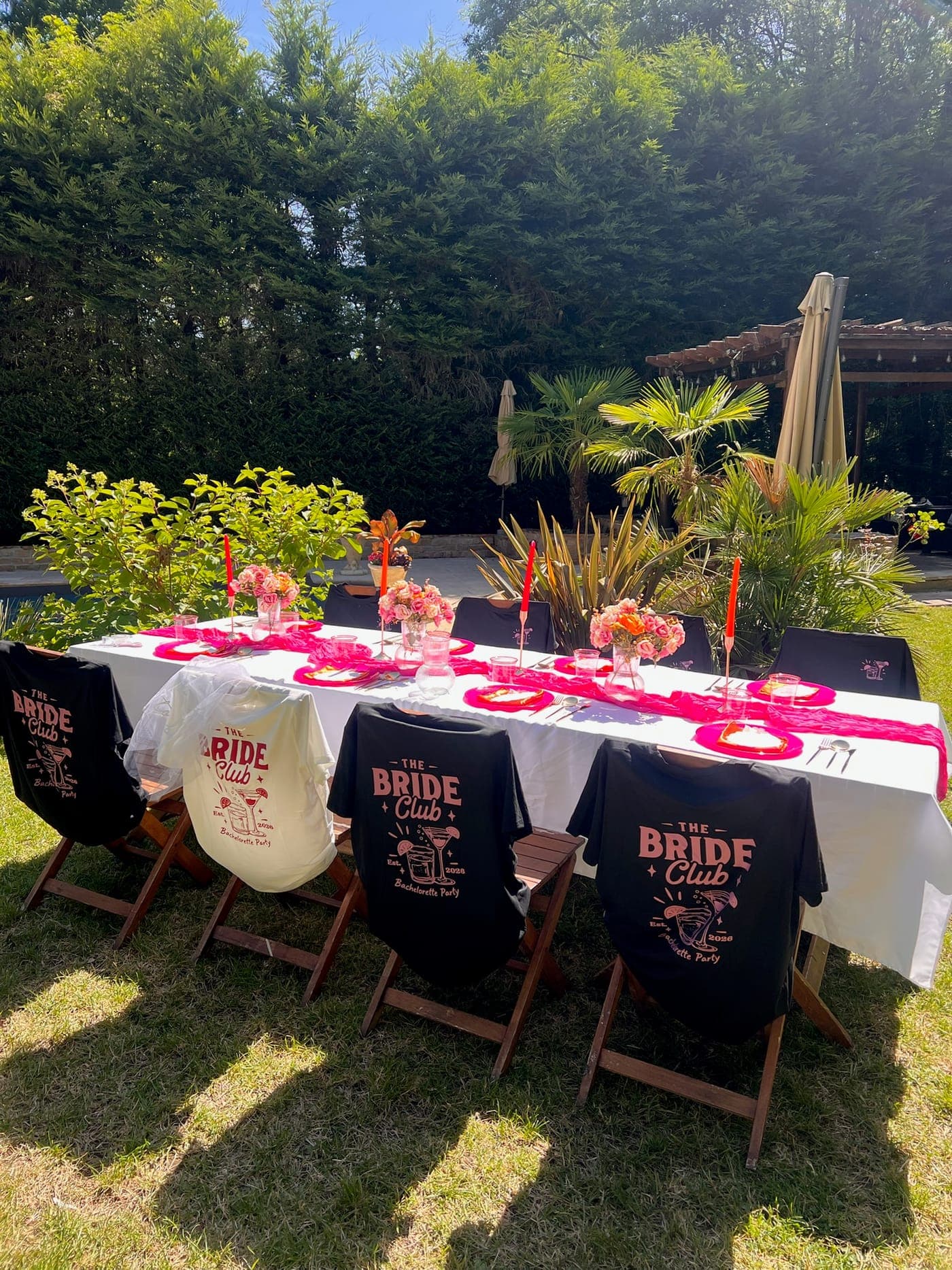 Décor de journée entre femmes au soleil