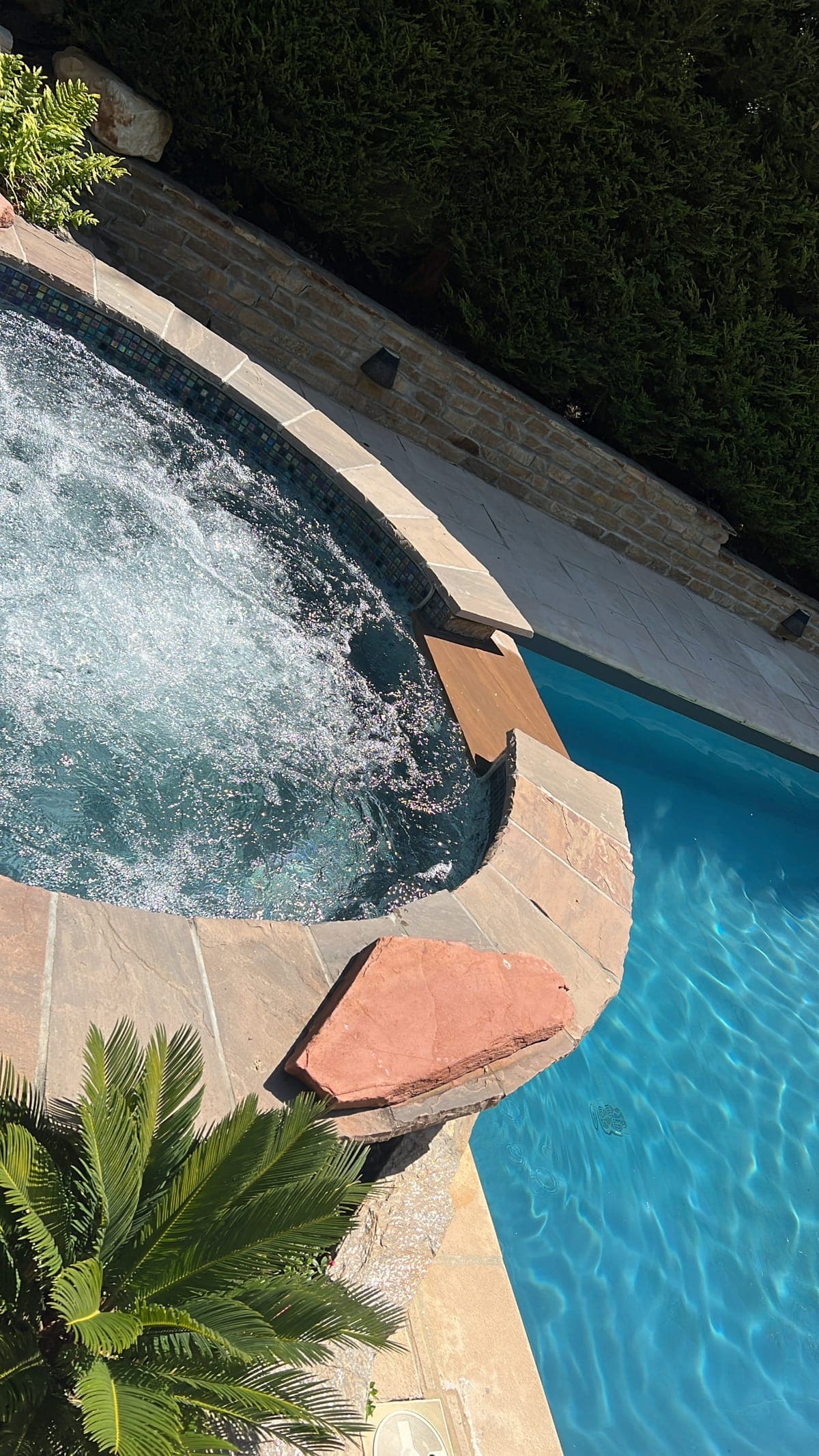 L'eau bouillonnante du jacuzzi